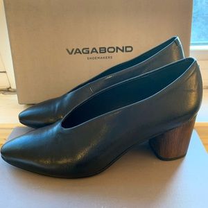 Vagabond Eve Pumps/Black Leather/Euro Size 37 NEW